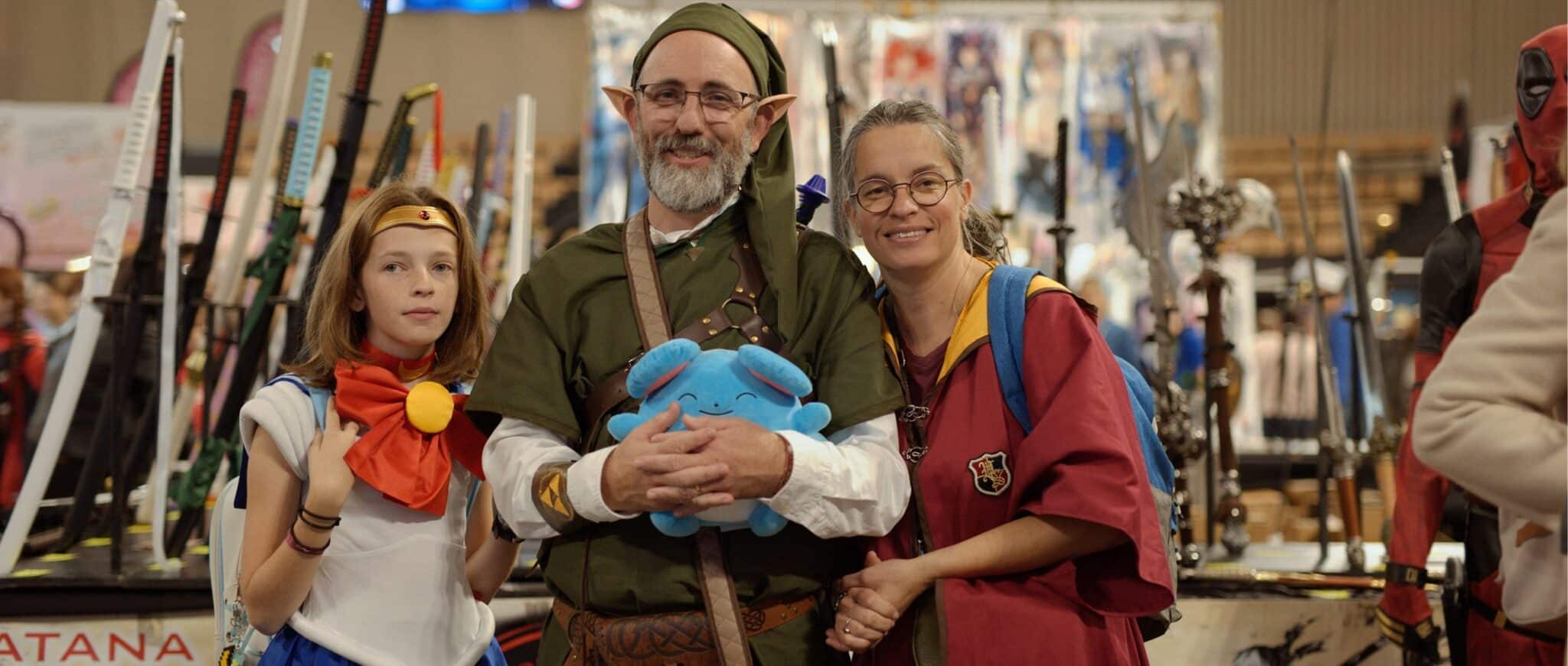 Une famille en cosplay au festival Geek Life