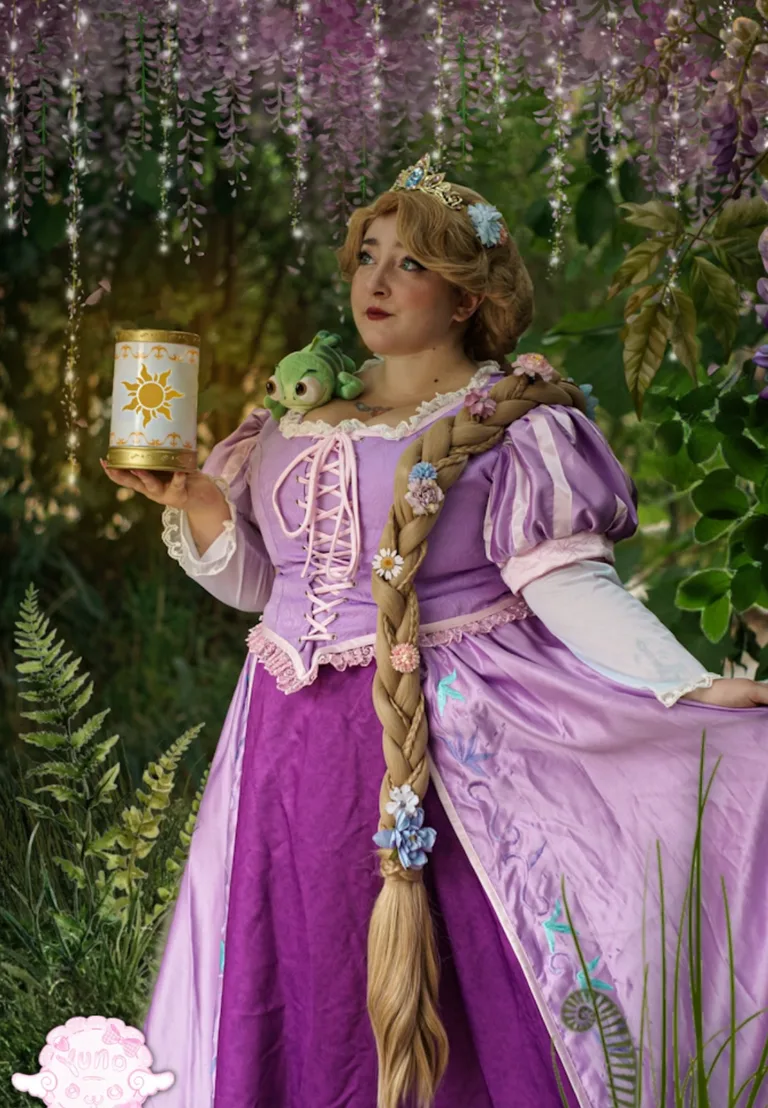 Yuno Owo en princesse Raiponce, concert Disney au Geek Life